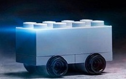 "Troll" Cybertruck của Tesla, Lego Úc tung ra mẫu xe chống vỡ chính hãng