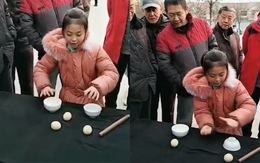 Bé gái hô biến 3 quả trứng về một bát khiến người xem không rời mắt
