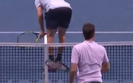 Federer đánh bóng không qua lưới vì mãi nhìn… "mông to"