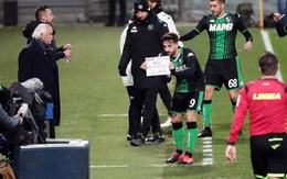 Cầu thủ ăn mừng khích lệ tinh thần nước Ý trước khi Serie A tạm dừng