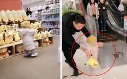 Em bé ngây thơ vào siêu thị lấy pikachu rồi đi ra