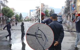 Cảnh sát Nepal dùng 'vợt vớt cá' để bắt người vi phạm