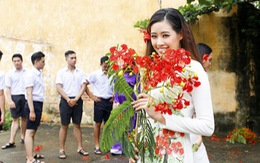 Hoa hậu Khánh Vân diện áo dài hoa phượng, nhắc mùa hè đến thật rồi!