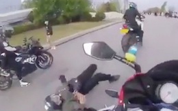 Chàng trai chạy môtô 'đánh rơi' bạn gái