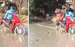 'Nữ ninja' cầu cứu vì lao xe máy vào đường đang đổ bê tông