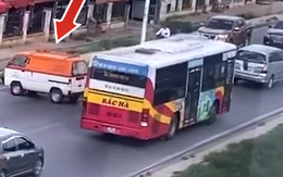 'Ông thần' quay đầu ôtô, sang bên làn nào làn đó tắc
