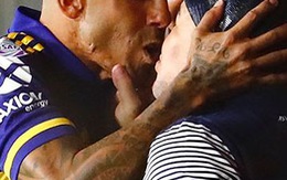 Những nụ hôn kỳ dị của sao bóng đá
