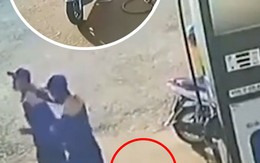 Nhân viên cây xăng lo 'đi đường quyền' đánh rơi cọc tiền, bị người đàn ông manh động 'tiện tay' lấy mất