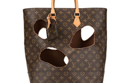 Dân mạng choáng với túi Louis Vuitton lủng 3 lỗ to giá gần 200 triệu đồng