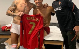 Ronaldo được Ramos xin áo