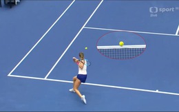 Pha đưa bóng lăn từ từ trên lưới tennis của cựu số một thế giới