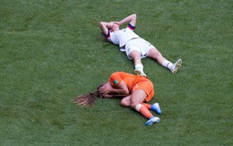 Nữ cầu thủ ôm hận vì pha lao ra khó đỡ của thủ môn