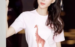 Ở tuổi 54, Lý Nhược Đồng khoe vòng eo con kiến