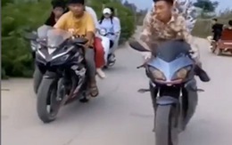 Chàng trai chạy 'môtô dỏm' bị môtô thật cho hít khói