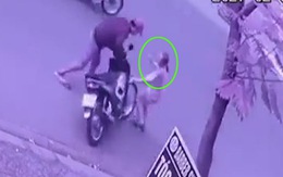 Cô gái giằng co với tên trộm để giành lại xe máy