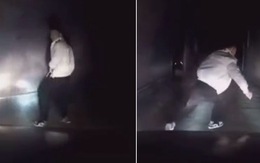 Chàng trai tè bậy trong hẻm giật mình khi bị ôtô chiếu đèn
