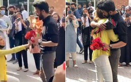 Cặp đôi Pakistan bị đuổi học sau màn cầu hôn dưới sân trường