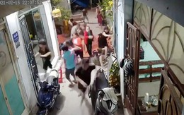 Đám đông tụ tập đánh bài chạy tán loạn khi bé gái hô 'có công an'