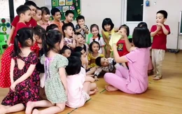 Cô giáo mầm mon khiến các trò cười nghiêng ngả với màn ảo thuật