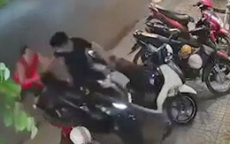 Người phụ nữ nhanh trí bắt tên trộm xe máy