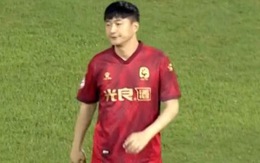 Đội bóng Trung Quốc đưa ông chủ vào đá thay cầu thủ