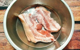 5 thói quen sai lầm khi rã đông thịt lợn