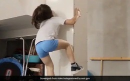 ‘Người nhện’ 7 tuổi gây ấn tượng với màn leo cột nhà
