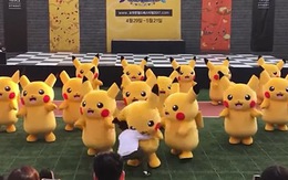 Pikachu bị xì hơi khi đang múa trên sân khấu