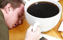 Càng uống cà phê càng... buồn ngủ, có phải là điều bất thường?