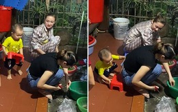 Bé trai ga lăng lấy ghế cho dì ngồi