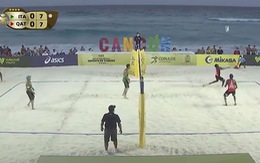 Pha phát bóng chuyền bãi biển siêu dị khiến đối thủ bó tay