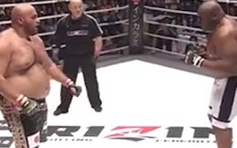 Hai võ sĩ boxing mập đấm nhau như diễn viên hài vì quá mệt