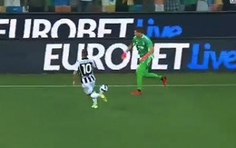 Thủ môn Juventus ôm hận vì 'trổ tài' rê bóng