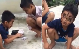Tuổi thơ dữ dội: 2 bé trai chơi trò đánh bài quẹt nhọ nồi