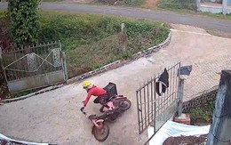 Pha ôm cua vào cổng đi vào lòng đường