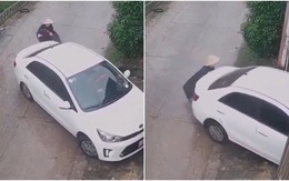 Vợ ra cổng phụ chồng đẩy ôtô vào nhà