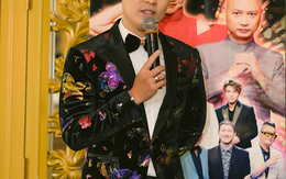 MC Nguyên Khang lúng túng khi bị nhạc sĩ Bảo Chấn ‘soi’ trang phục