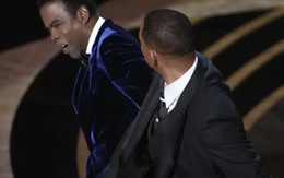 Bi hài Will Smith 'tát' Chris Rock sấp mặt trên sân khấu Oscar 2022