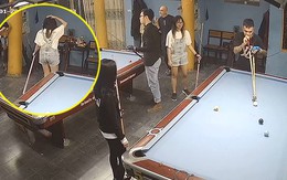 Cô gái ôm đầu trước pha sút tê trong bida lỗ của chàng trai