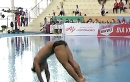 Pha nhảy cầu tiếp nước bằng bụng của VĐV Thái Lan ở SEA Games 31