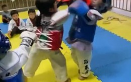 Bé trai liên tục bị bạn gái đánh không trượt phát nào