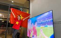 Hoa hậu Khánh Vân 'đi bão' bằng xe đạp ăn mừng U23 Việt Nam vô địch