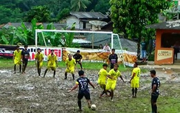 Giải bóng đá ao làng, sân vận động bị 'cày nát' thành ruộng