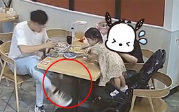 Bố phản xạ nhanh như điện khi con gái làm rơi đồ ăn