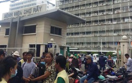 Cảnh sát giải vây một phụ nữ bị đánh ghen tại bệnh viện Chợ Rẫy