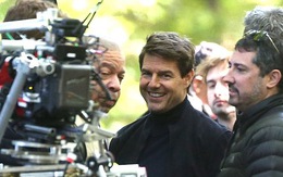 Tom Cruise quay lại phim trường sau tai nạn bể mắt cá chân