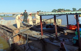 Bắt 2 tàu vỏ sắt hút cát trái phép trên sông Thu Bồn