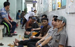 Hàng trăm công nhân nhập viện sau bữa ăn chiều