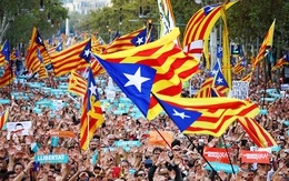 Catalonia sẽ tách khỏi Tây Ban Nha hay bị tước quyền tự trị?