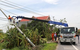 Huy động 7 tỉnh hỗ trợ Quảng Bình khắc phục điện sau bão